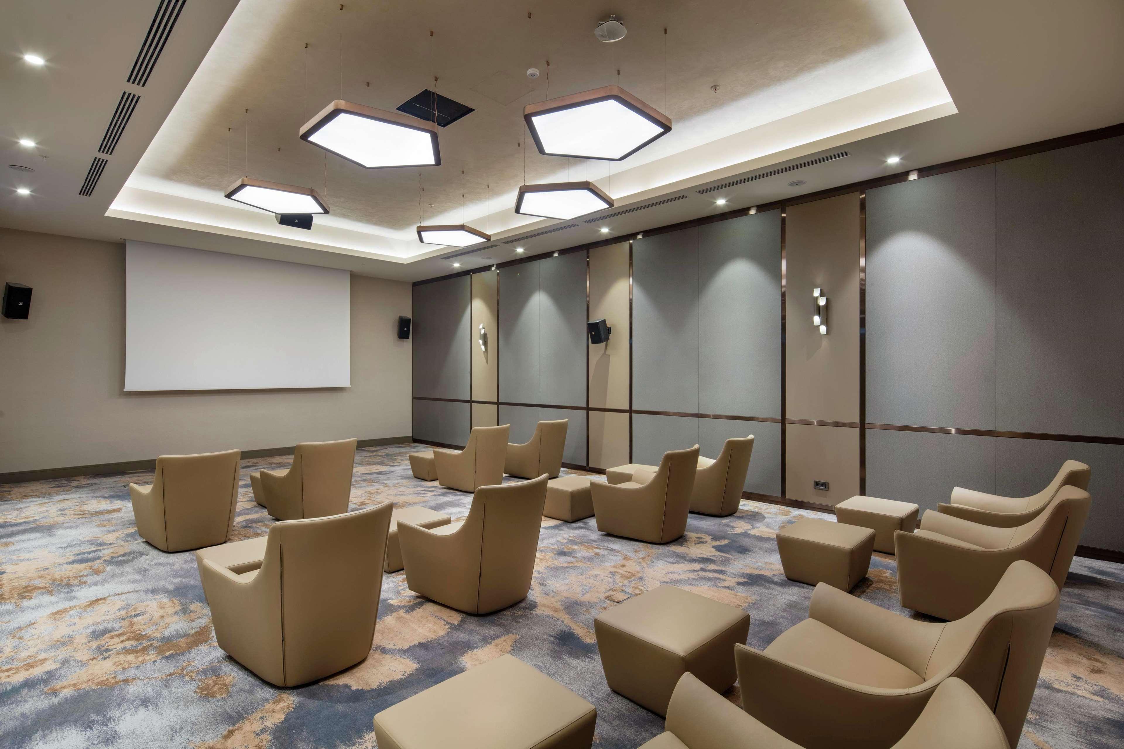 Doubletree By Hilton Skopje Hotel Ngoại thất bức ảnh The meeting room