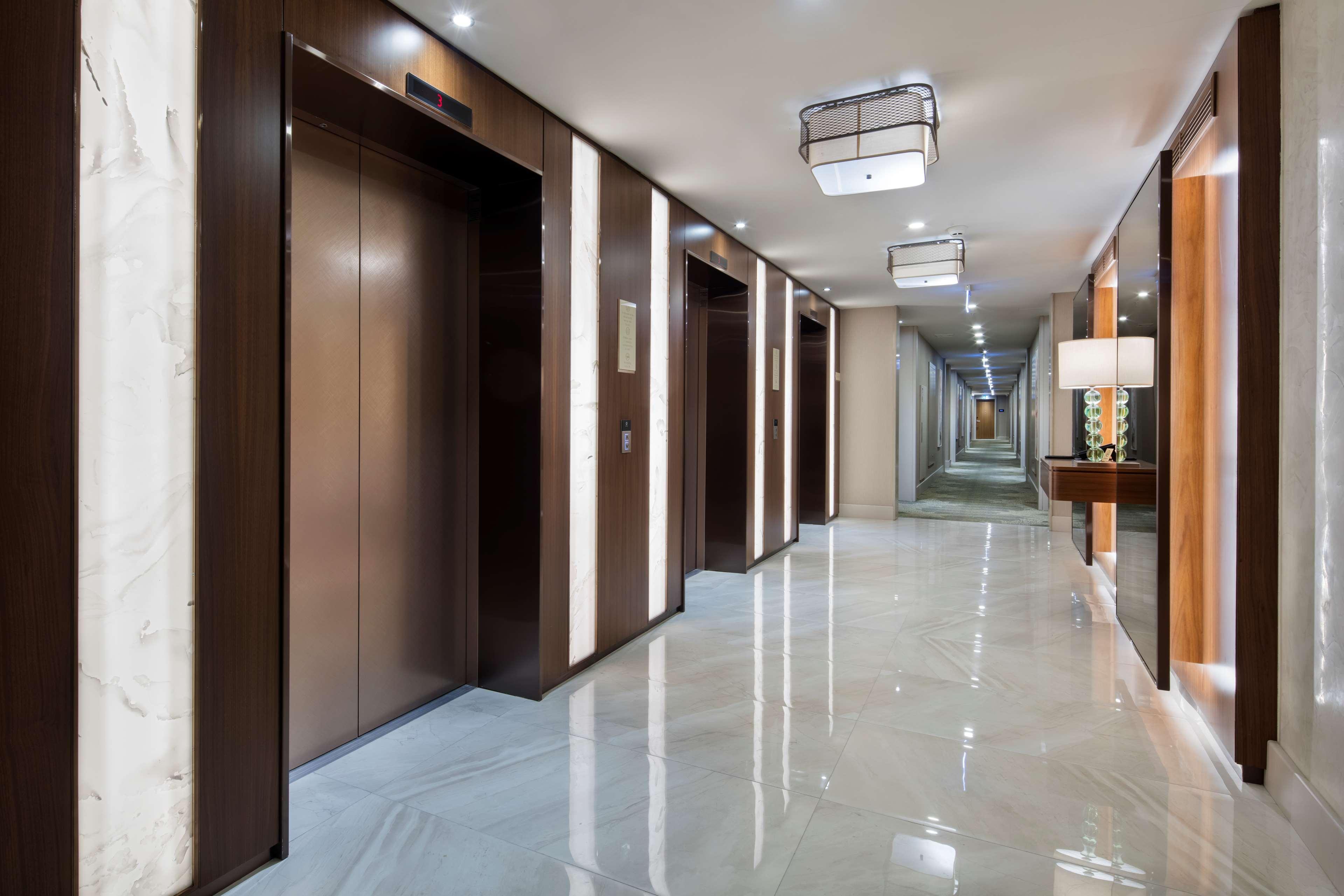 Doubletree By Hilton Skopje Hotel Ngoại thất bức ảnh Elevators at the Ritz-Carlton, Boston