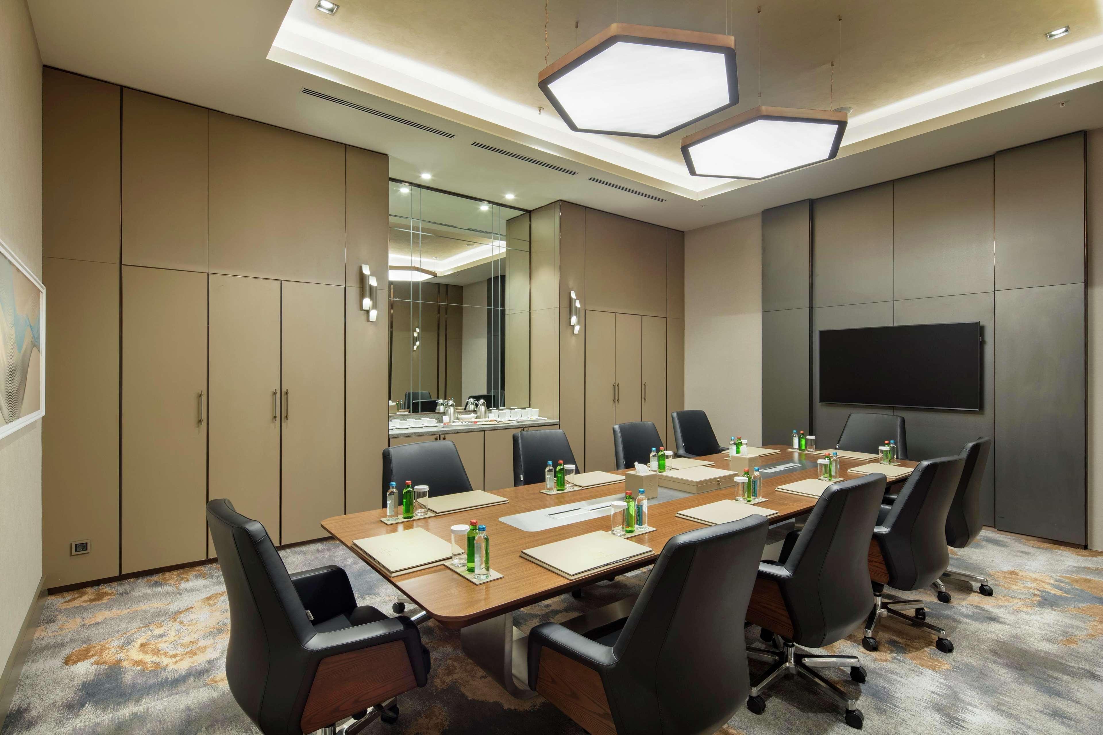 Doubletree By Hilton Skopje Hotel Ngoại thất bức ảnh Meeting room