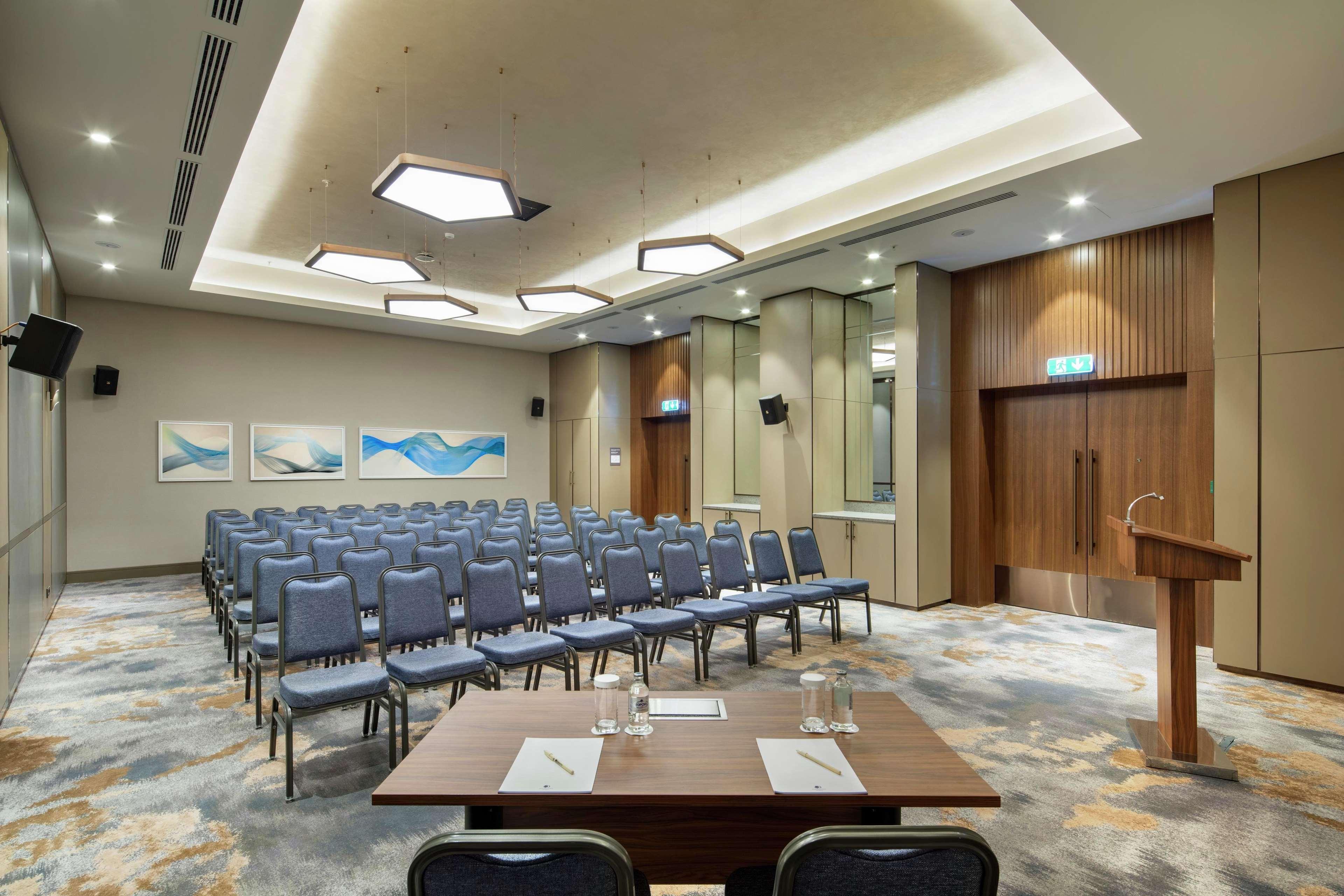 Doubletree By Hilton Skopje Hotel Ngoại thất bức ảnh Meeting room