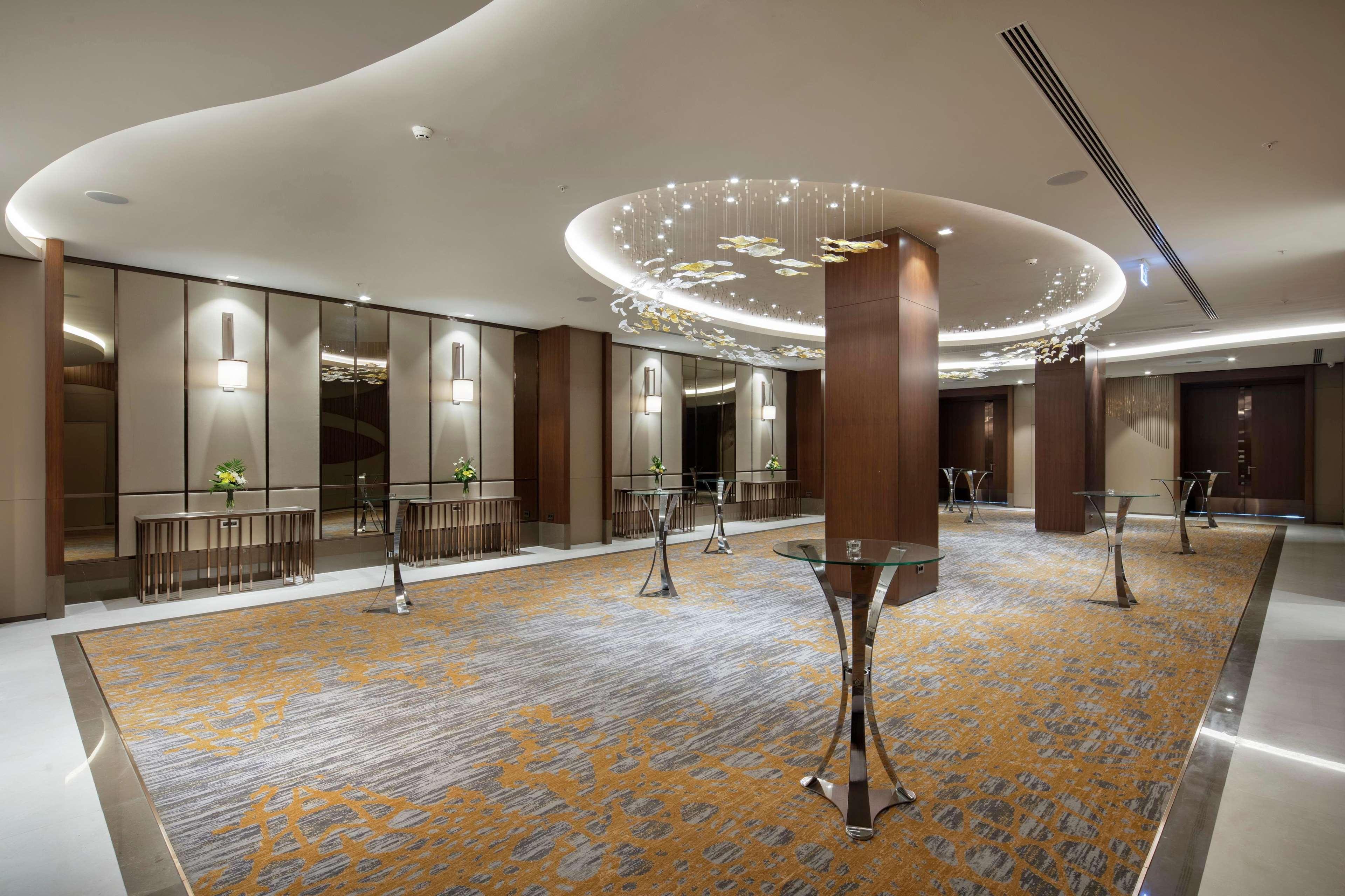 Doubletree By Hilton Skopje Hotel Ngoại thất bức ảnh The Grand Ballroom