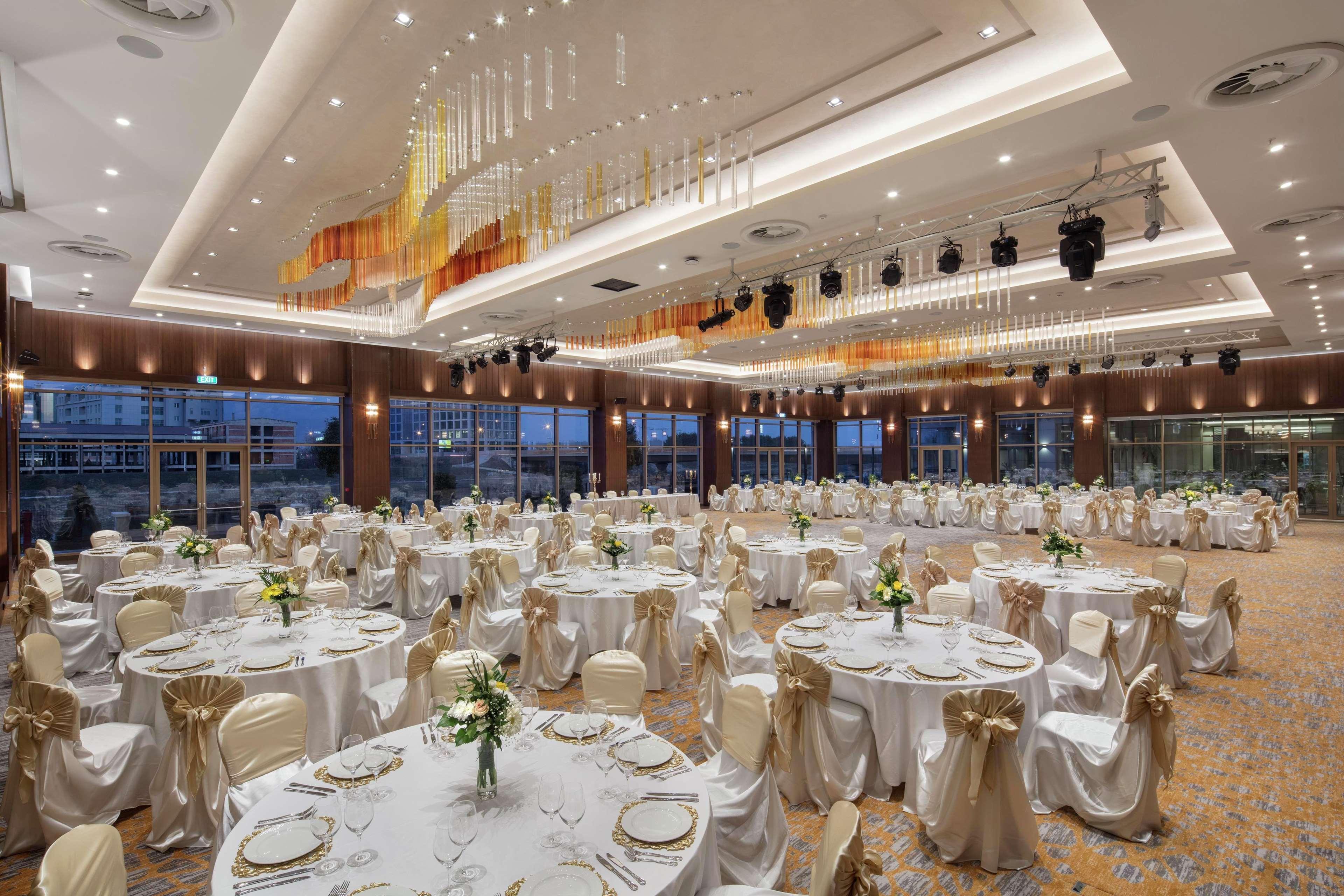 Doubletree By Hilton Skopje Hotel Ngoại thất bức ảnh The ballroom