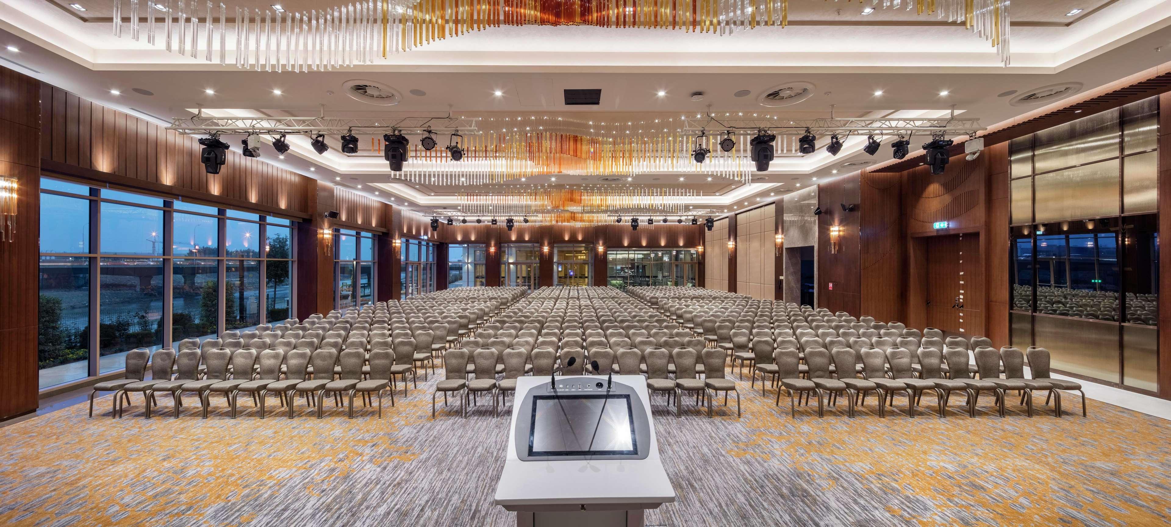 Doubletree By Hilton Skopje Hotel Ngoại thất bức ảnh The Grand Ballroom