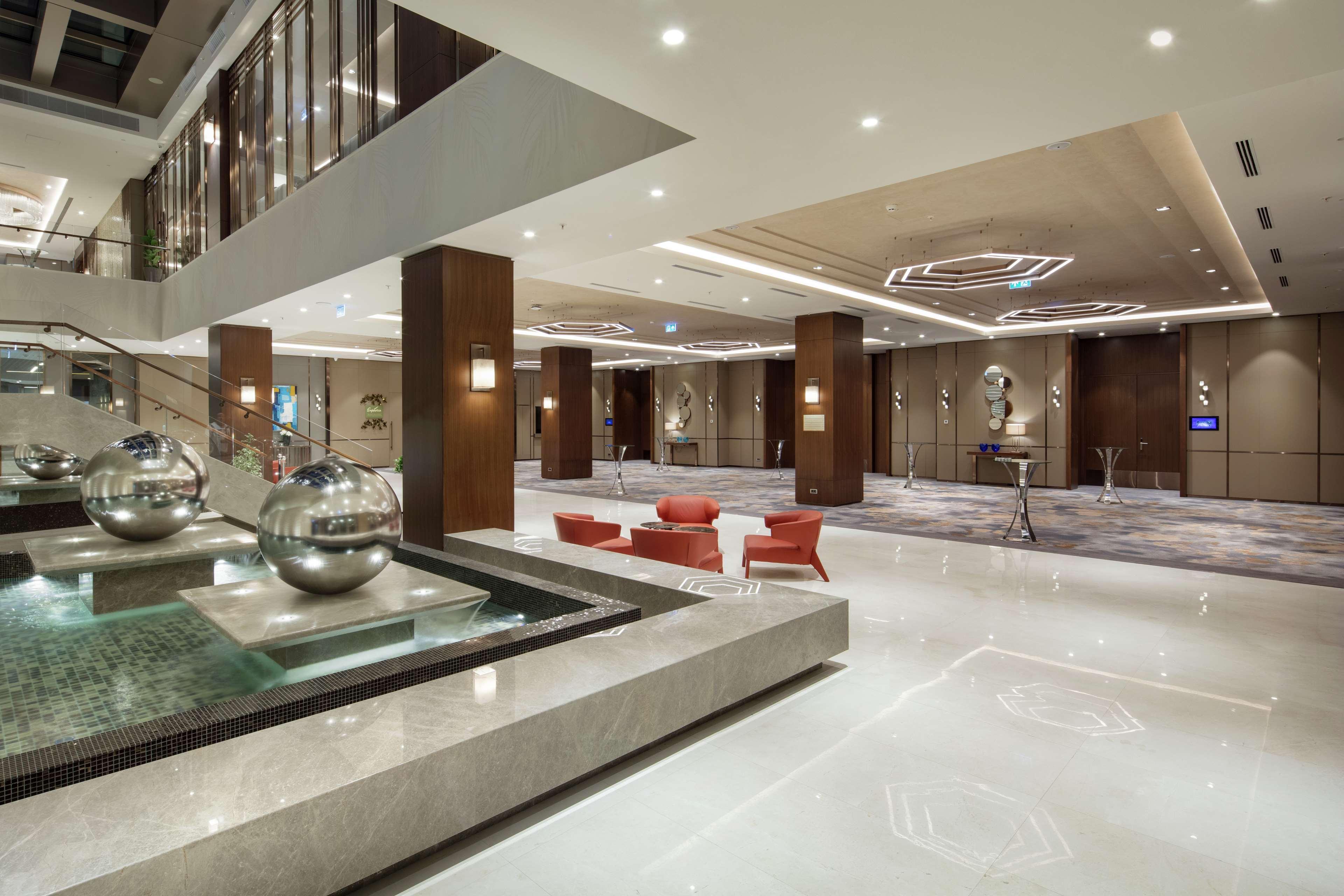 Doubletree By Hilton Skopje Hotel Ngoại thất bức ảnh The lobby of the hotel