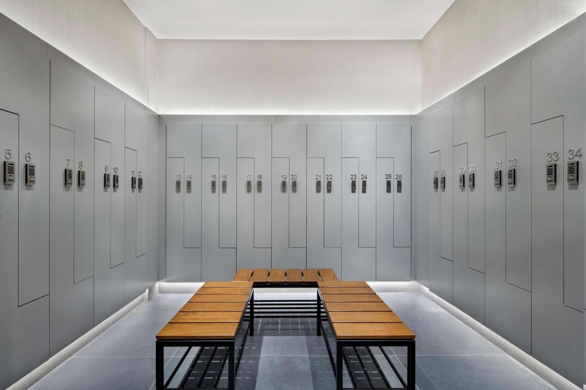Doubletree By Hilton Skopje Hotel Ngoại thất bức ảnh Locker room
