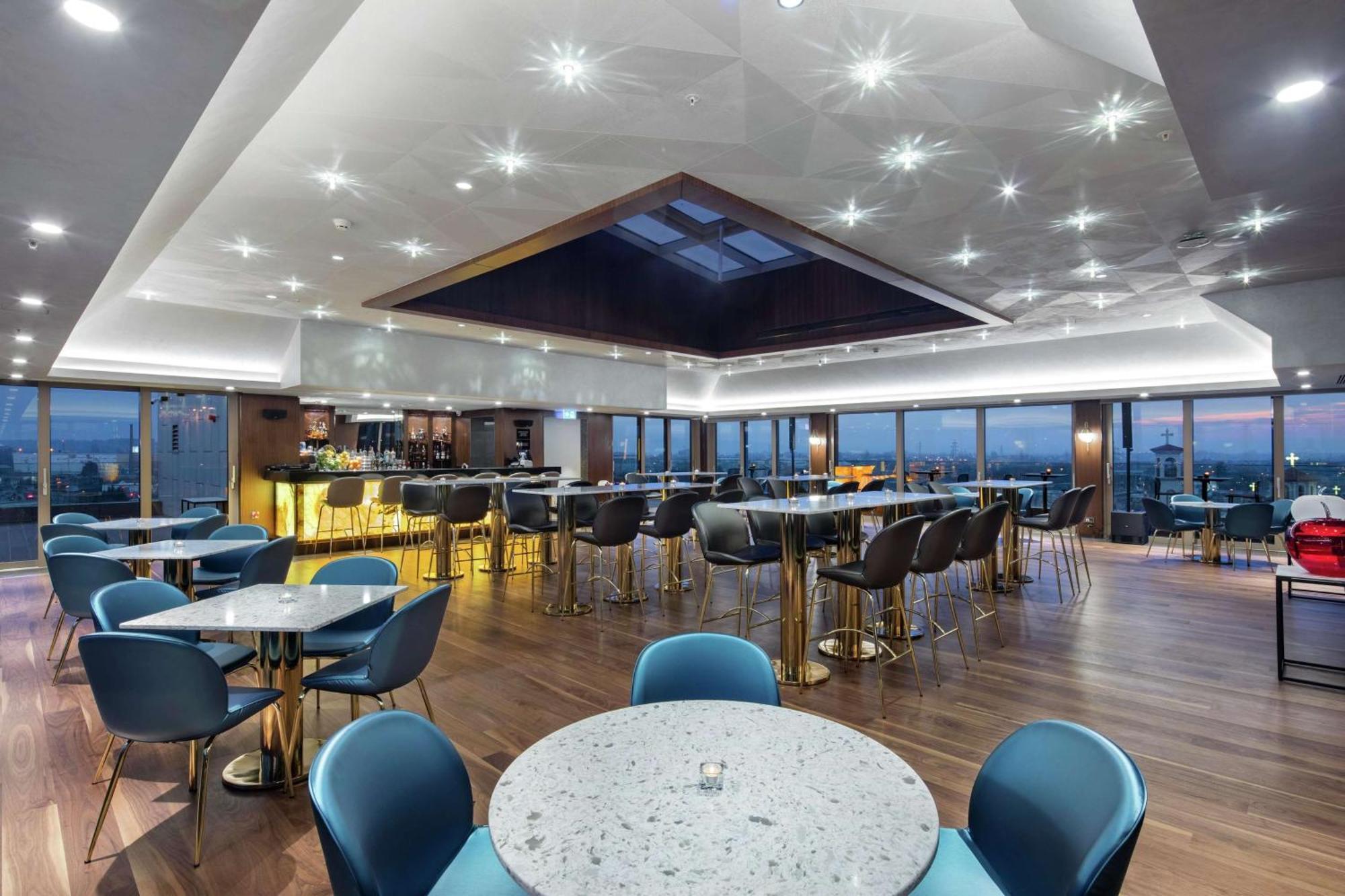 Doubletree By Hilton Skopje Hotel Ngoại thất bức ảnh The Club lounge at London Heathrow Airport