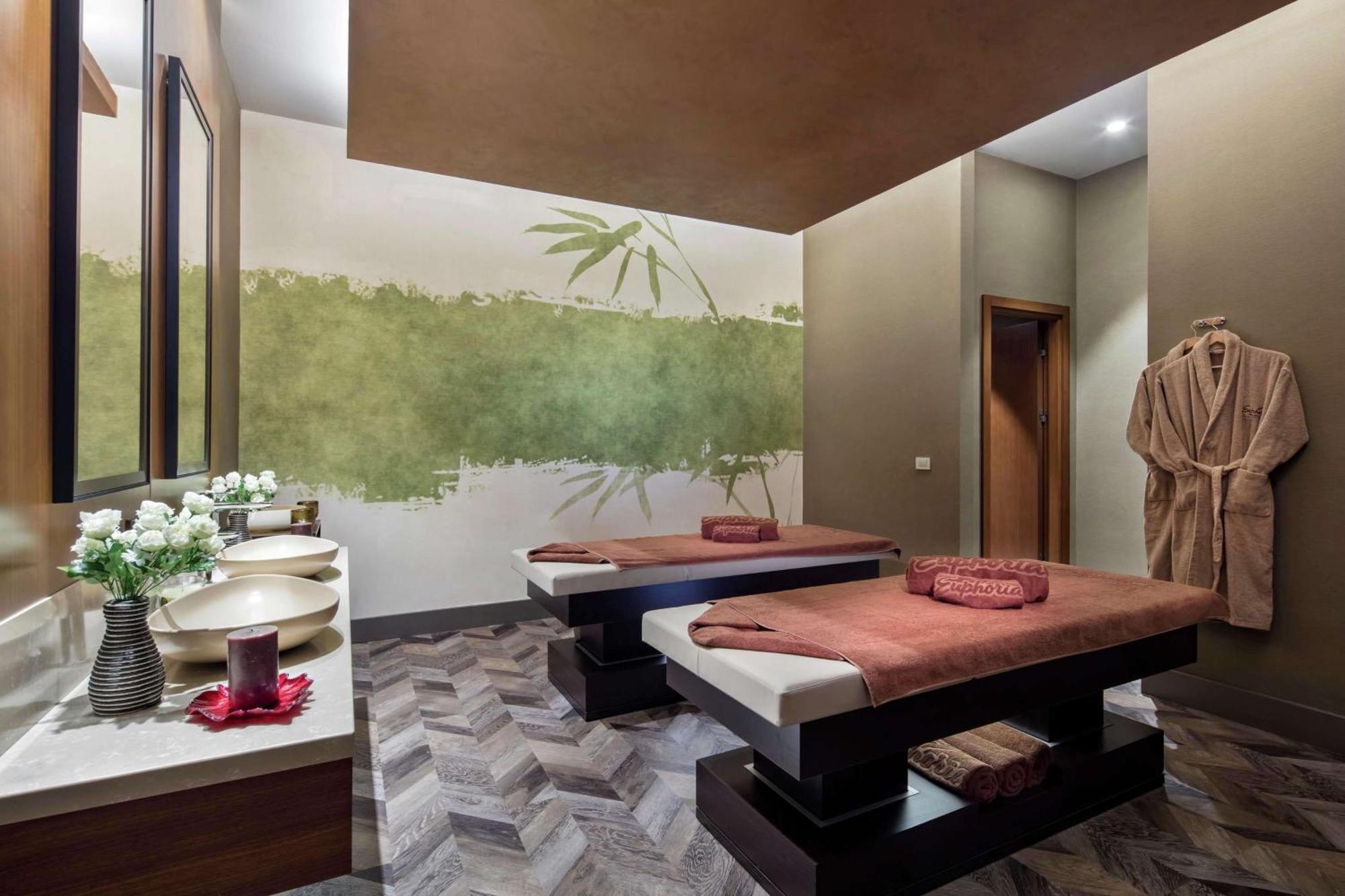 Doubletree By Hilton Skopje Hotel Ngoại thất bức ảnh Spa at the hotel