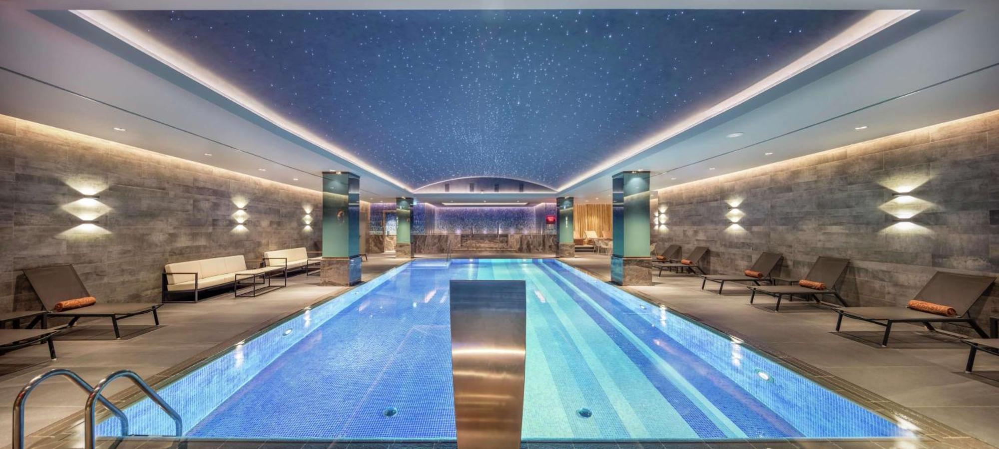Doubletree By Hilton Skopje Hotel Ngoại thất bức ảnh The pool at The Spa at The Standard East Village