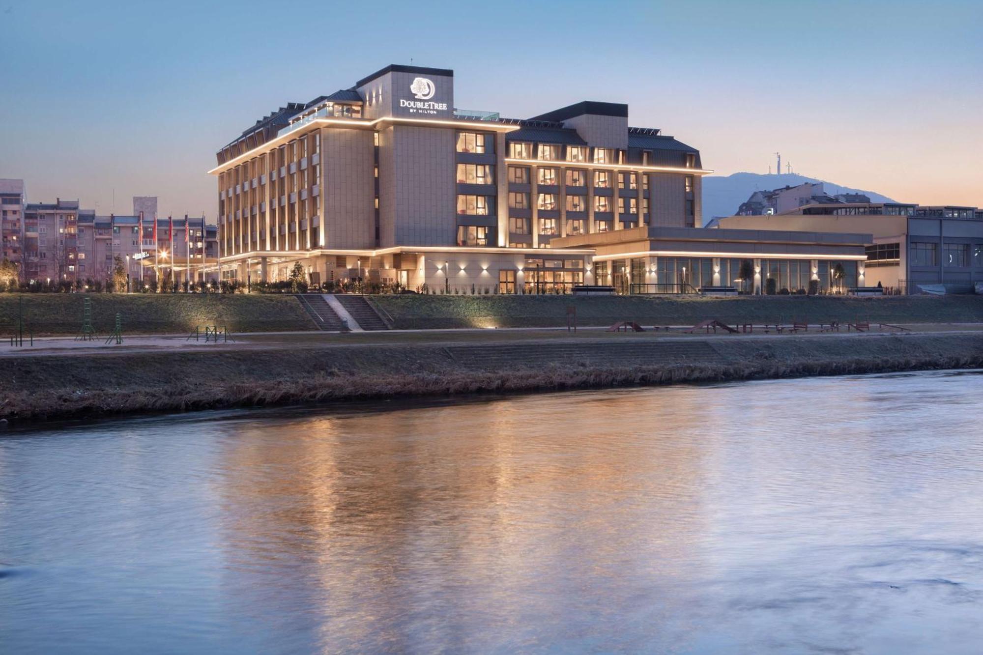 Doubletree By Hilton Skopje Hotel Ngoại thất bức ảnh The Westin Chosun Hotel